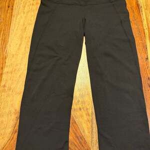 Lululemon Black Capri Athletic Pants Size 6